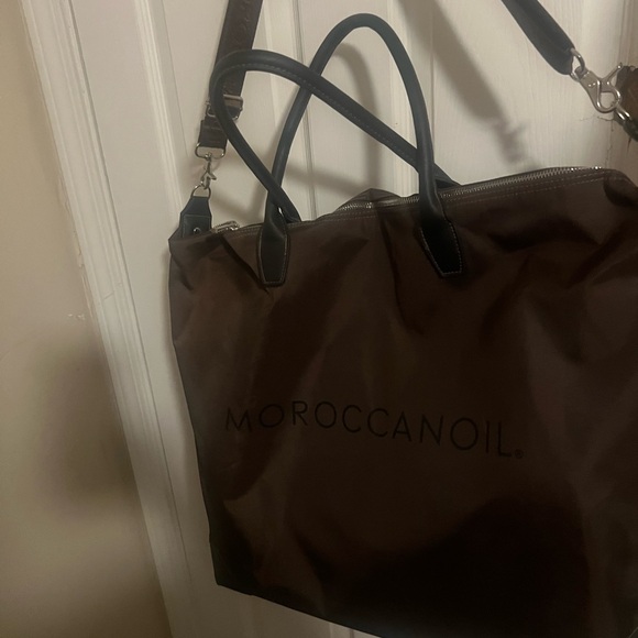 Morrocan Oil travel bag - Picture 2 of 5